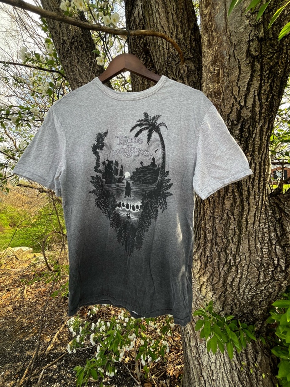 Disney Pirates of the Caribbean- “Dead Men Tell No Tales” Women’s Small Tee